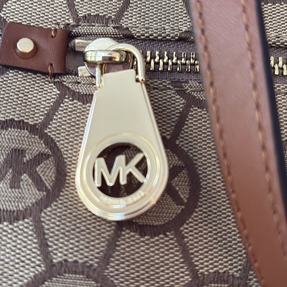 Michael Kors Signature Canvas Tote Bag Large Tan and Brown - Picture 2 of 8